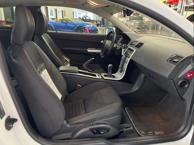 Photo of 2011 White Volvo C30