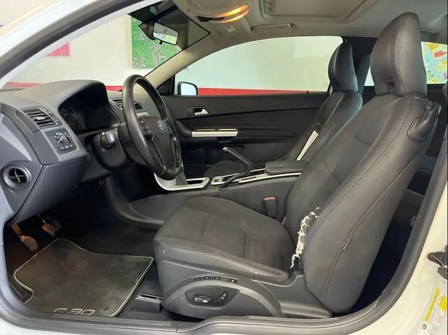 Photo of 2011 White Volvo C30