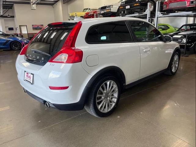 Photo of 2011 White Volvo C30