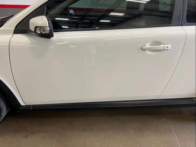 Photo of 2011 White Volvo C30