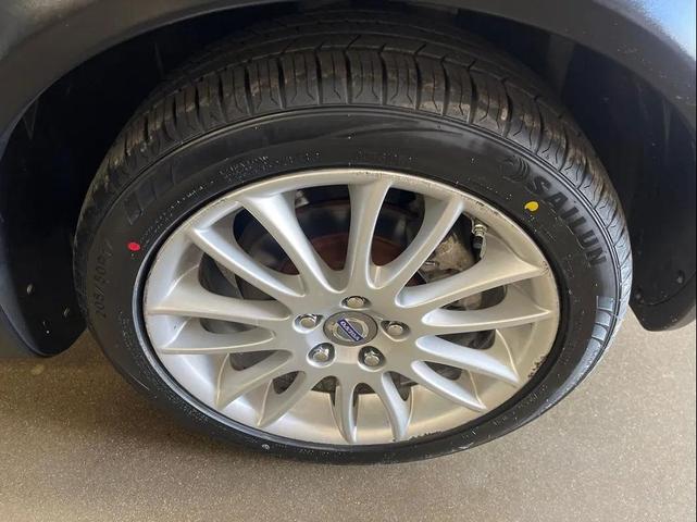 Photo of 2011 White Volvo C30
