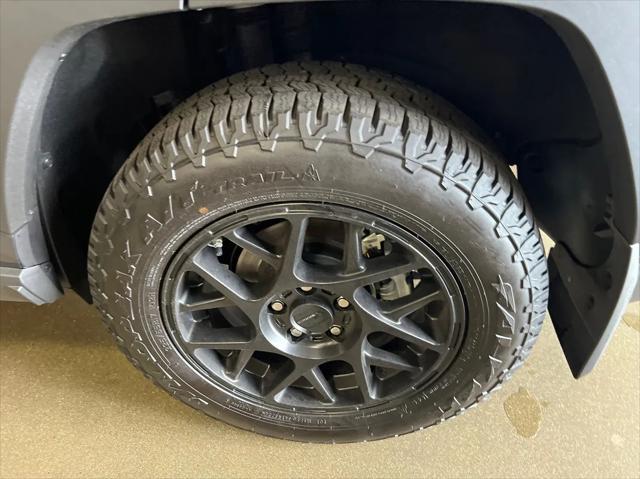 Photo of 2025 Magnetic Gray Metallic Toyota RAV4