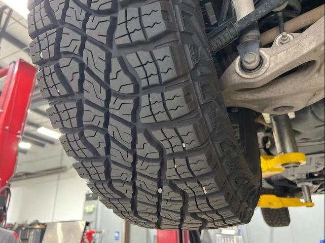 Photo of 2018 Diamond Black Crystal Pearlcoat Jeep Grand Cherokee