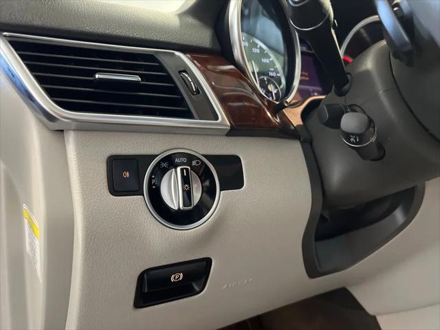 Photo of 2013 Silver Mercedes-Benz M-Class