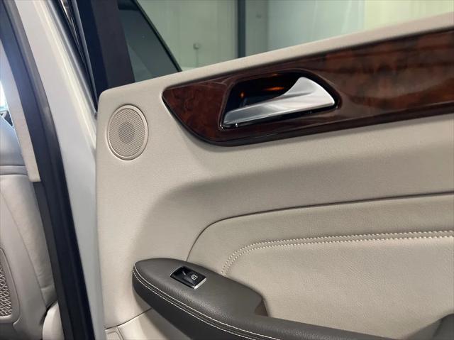 Photo of 2013 Silver Mercedes-Benz M-Class