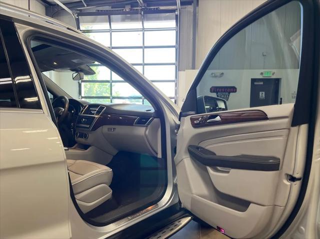 Photo of 2013 Silver Mercedes-Benz M-Class