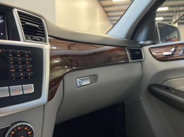 Photo of 2013 Silver Mercedes-Benz M-Class