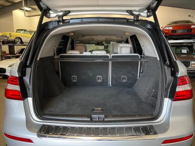 Photo of 2013 Silver Mercedes-Benz M-Class