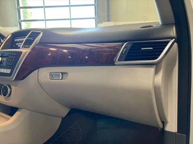 Photo of 2013 Silver Mercedes-Benz M-Class