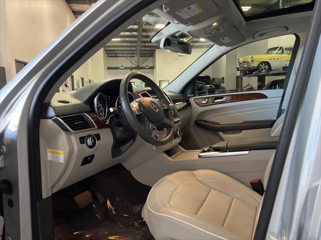 Photo of 2013 Silver Mercedes-Benz M-Class