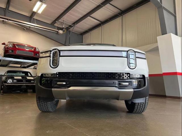 Photo of 2023 Glacier White Rivian R1S