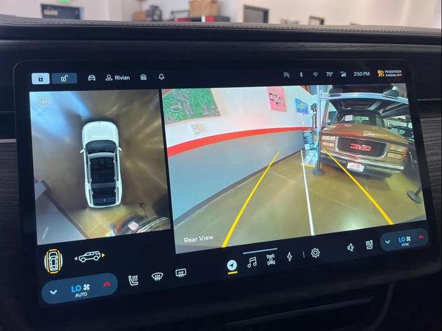 Photo of 2023 Glacier White Rivian R1S
