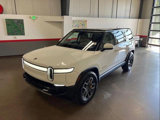 Photo of 2023 Glacier White Rivian R1S