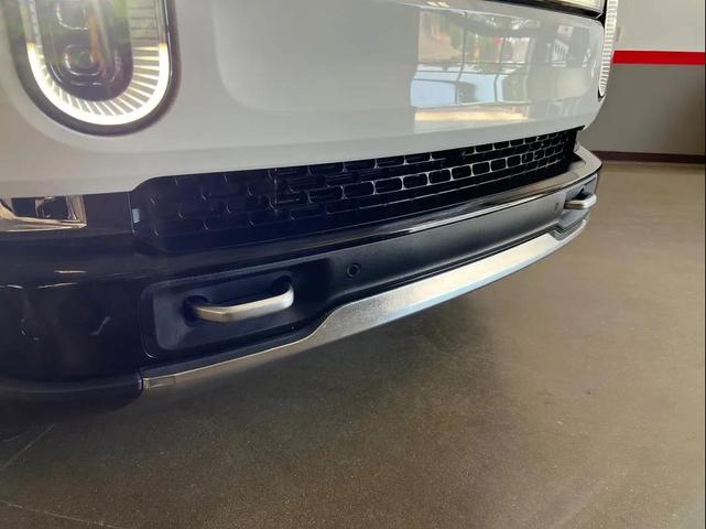 Photo of 2023 Glacier White Rivian R1S
