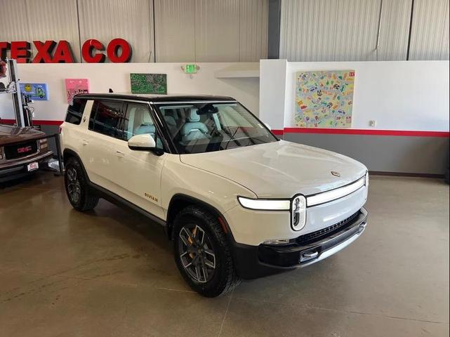 Photo of 2023 Glacier White Rivian R1S