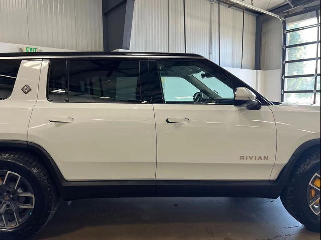 Photo of 2023 Glacier White Rivian R1S