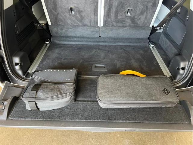 Photo of 2023 Glacier White Rivian R1S