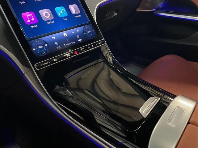 Photo of 2025 Off white Mercedes-Benz C-Class