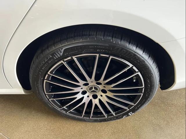 Photo of 2025 Off white Mercedes-Benz C-Class