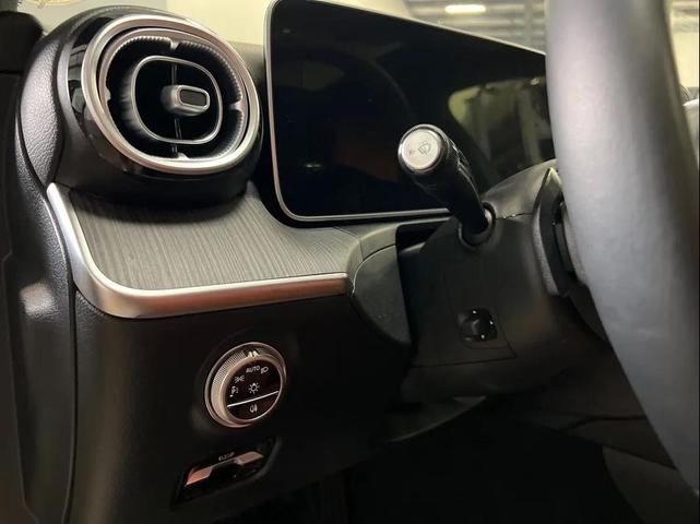 Photo of 2025 Off white Mercedes-Benz C-Class