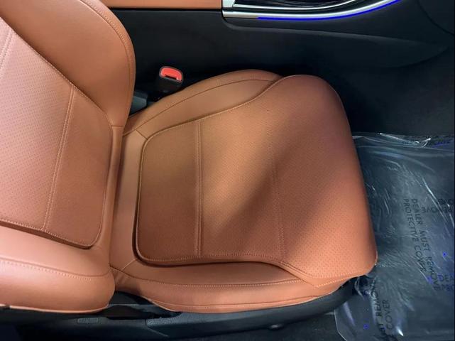 Photo of 2025 Off white Mercedes-Benz C-Class