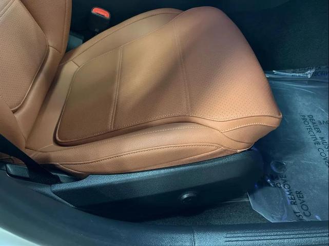 Photo of 2025 Off white Mercedes-Benz C-Class