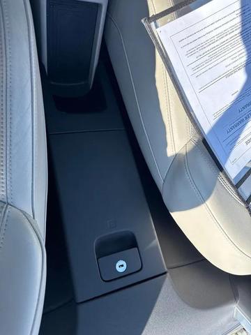 Photo of 2009 Brilliant Black/Black Roof Audi TT