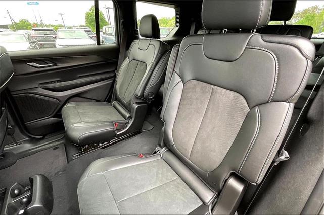 Photo of 2025 Gray Jeep Grand Cherokee L