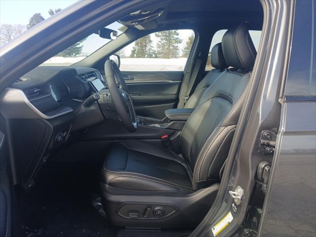 Photo of 2025 Gray Jeep Grand Cherokee L