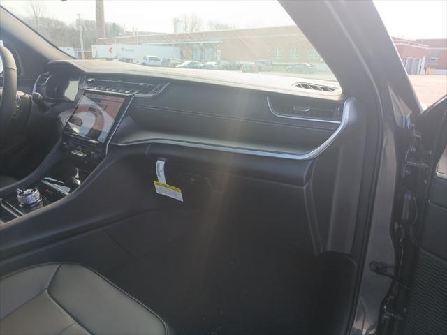 Photo of 2025 Gray Jeep Grand Cherokee L
