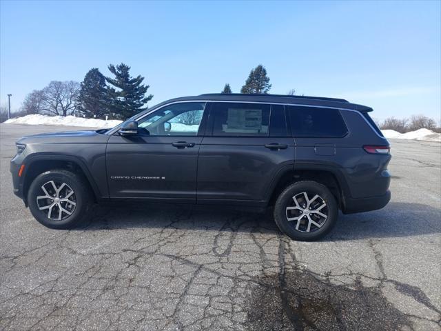 Photo of 2025 Gray Jeep Grand Cherokee L