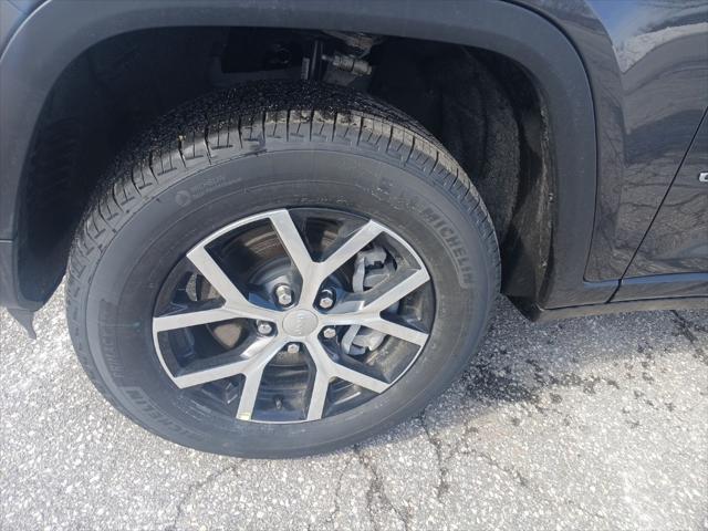 Photo of 2025 Gray Jeep Grand Cherokee L