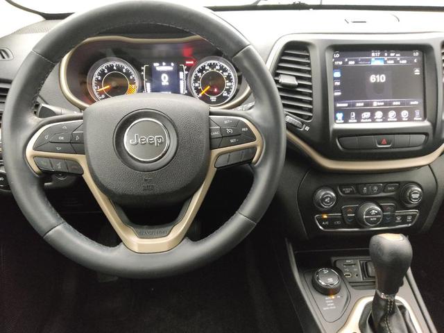 Photo of 2015 Brilliant Black Crystal Pearlcoat Jeep Cherokee