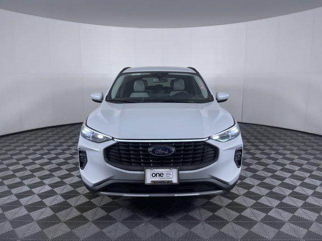 Photo of 2026 SPACE SILVER METALLIC Ford Escape