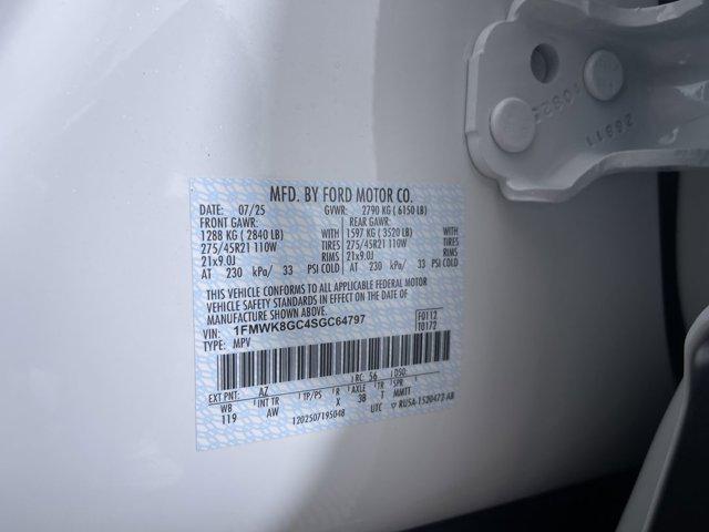 Photo of 2025 Star White Metallic Tri-Coat Ford Explorer