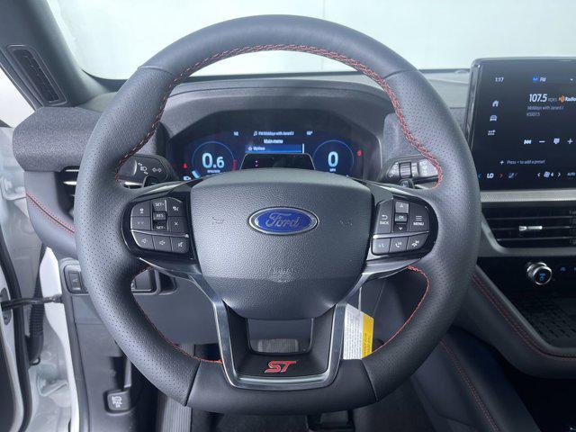 Photo of 2025 Star White Metallic Tri-Coat Ford Explorer