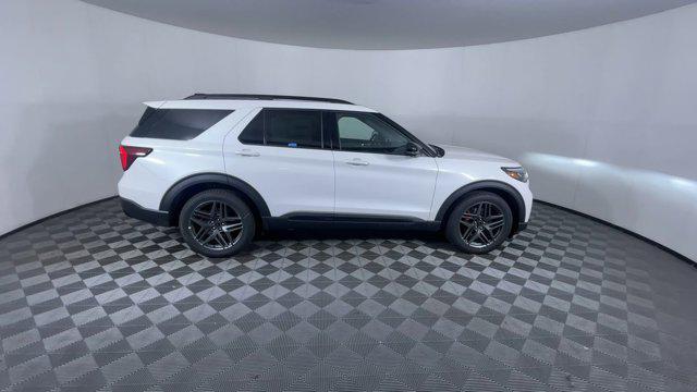 Photo of 2025 Star White Metallic Tri-Coat Ford Explorer