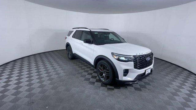 Photo of 2025 Star White Metallic Tri-Coat Ford Explorer