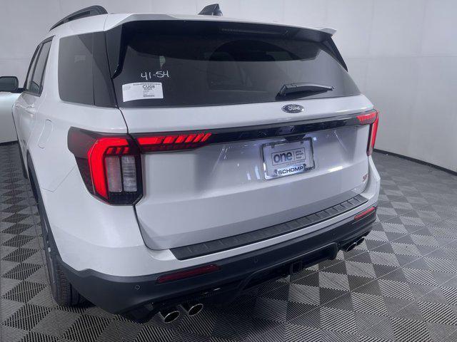 Photo of 2025 Star White Metallic Tri-Coat Ford Explorer