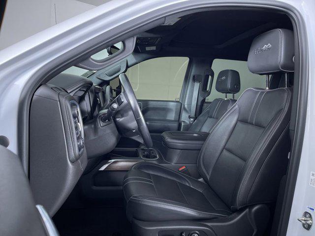 Photo of 2021 Iridescent Pearl Tricoat Chevrolet Silverado 1500