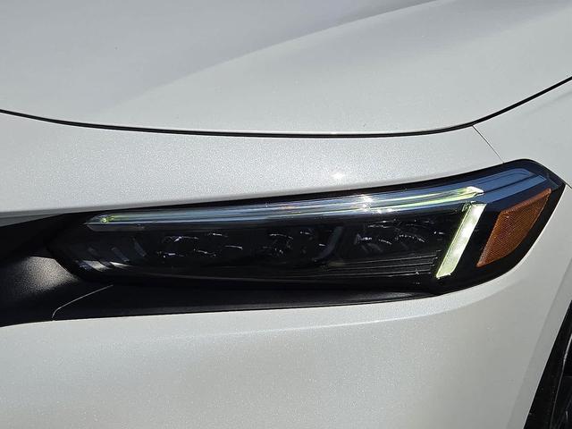 Photo of 2022 Platinum White Pearl Honda Civic