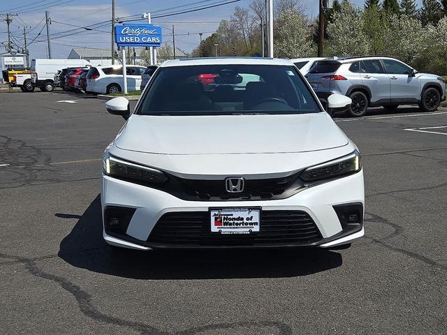 Photo of 2022 Platinum White Pearl Honda Civic
