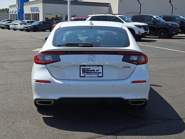 Photo of 2022 Platinum White Pearl Honda Civic