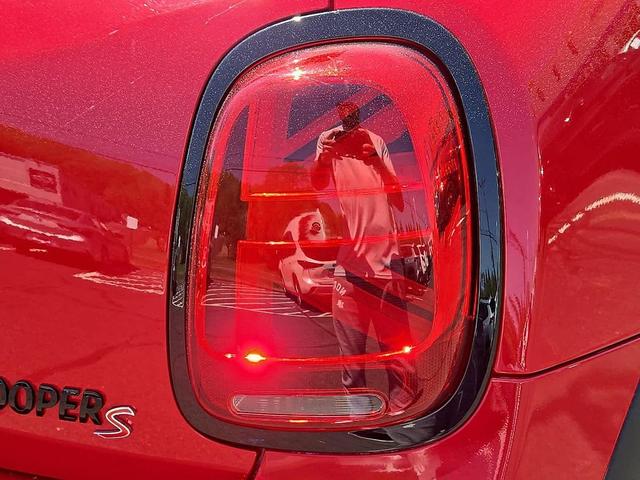 Photo of 2023 Chili Red MINI Hardtop