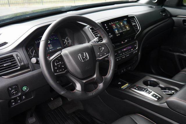 Photo of 2025 Crystal Black Pearl Honda Passport