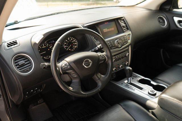 Photo of 2018 Gun Metallic Nissan Pathfinder