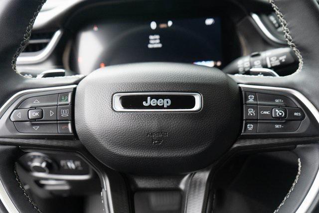 Photo of 2024 Silver Zynith Jeep Grand Cherokee L