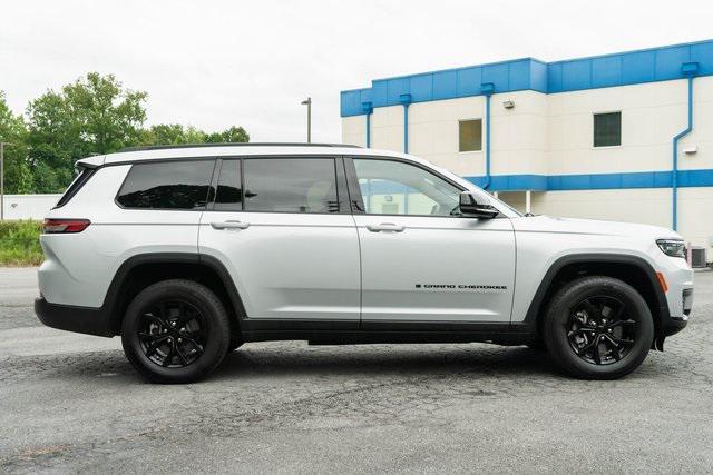 Photo of 2024 Silver Zynith Jeep Grand Cherokee L