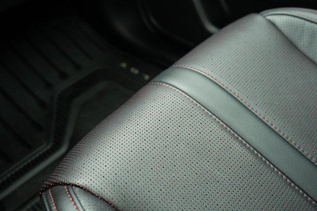Photo of 2025 Gray Honda Pilot