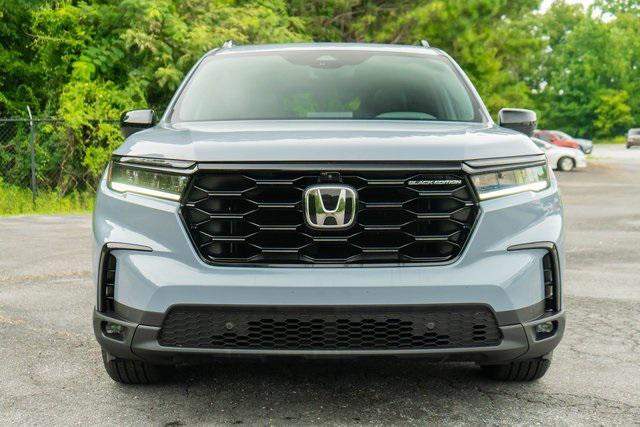 Photo of 2025 Gray Honda Pilot